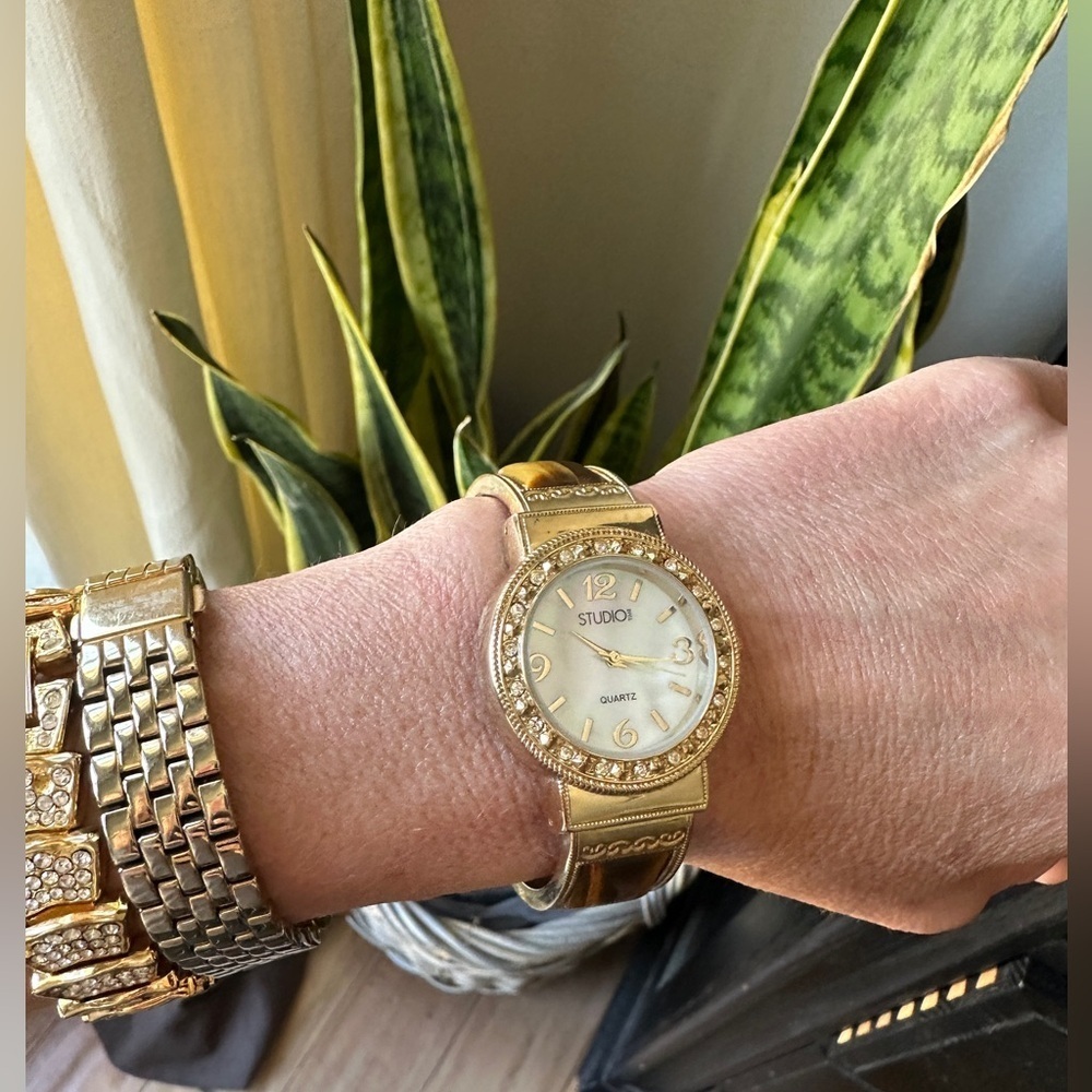 Vintage Studio Gold Quartz mother of pearl Timepiece - Picture 3 of 7